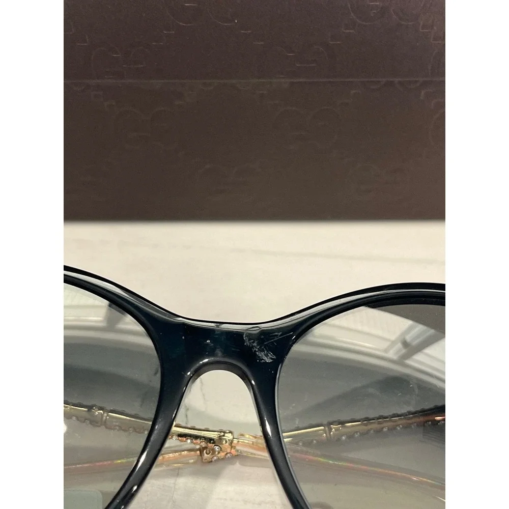 Gucci Women's Polarized Sunglasses Black Frame Gold Detail Designer Eyewear‎